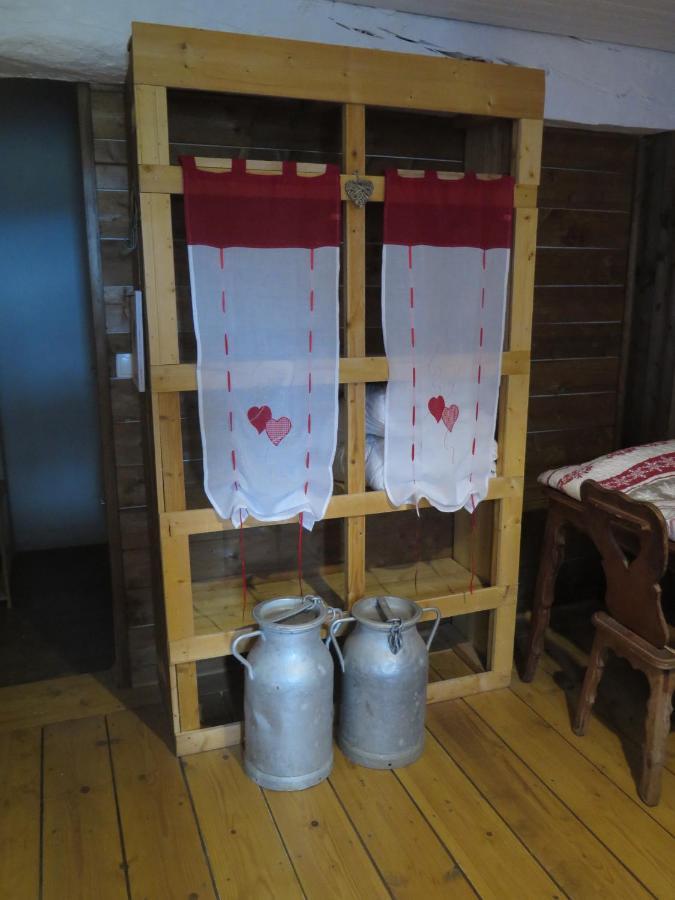 La Ferme De Pomereix Le Dorat Exteriör bild